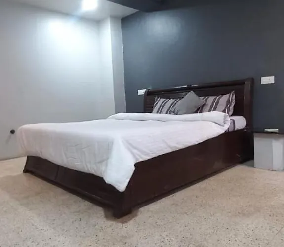 Swanky Sojourns Home Stay With 1T Ac Bedroom