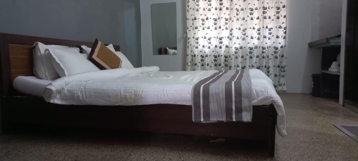 Holiday home Swanky Sojourns With 1t Ac Bedroom *