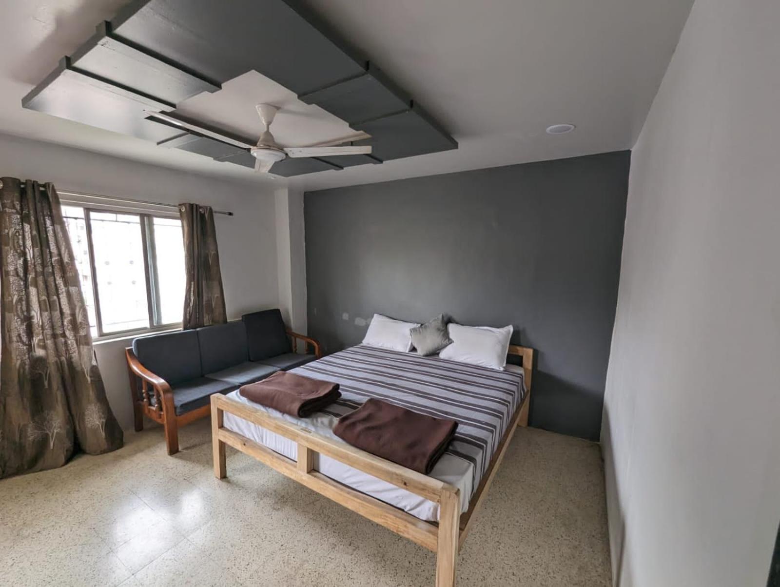 Holiday home Swanky Sojourns With 1t Ac Bedroom *